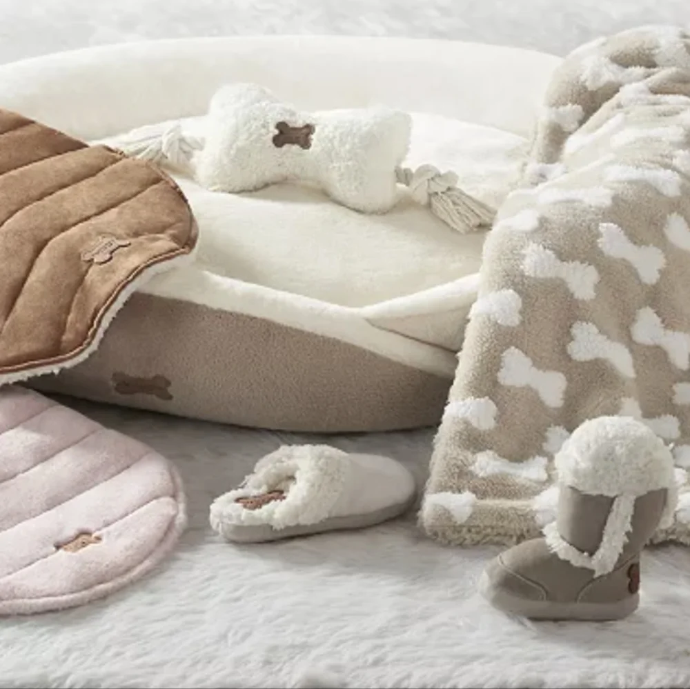 NWT Set Of 3 Ugg Faux Shoe Dog Toys Koolaburra Ugg Boots And Sandal Dog Toy